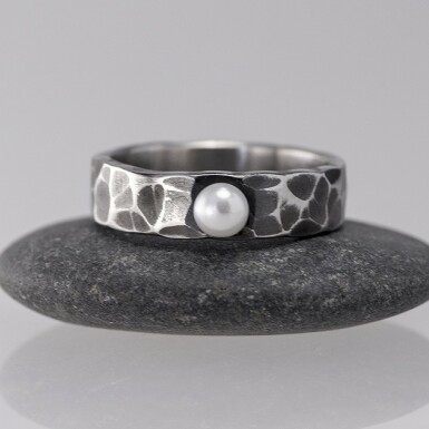 Natura and pearl - black - stainless steel hammered engagement or wedding ring