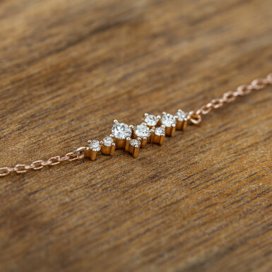 Gold bracelet with decoration and lab-grown diamonds